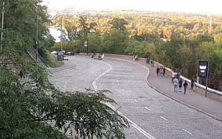 У Києві сталася серйозна ДТП з переворотом: відео