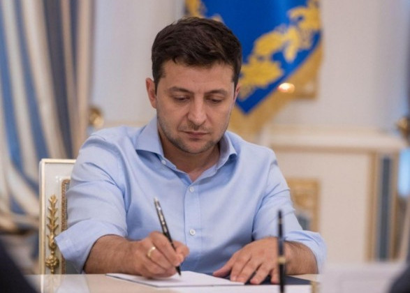 Зеленський підписав закон про збільшення стипендії дітям-сиротам
