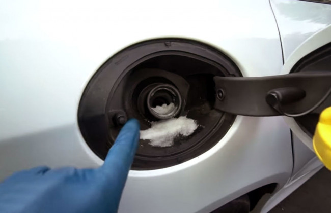 Сахар в бензобаке автомобиля: мифы и реальность