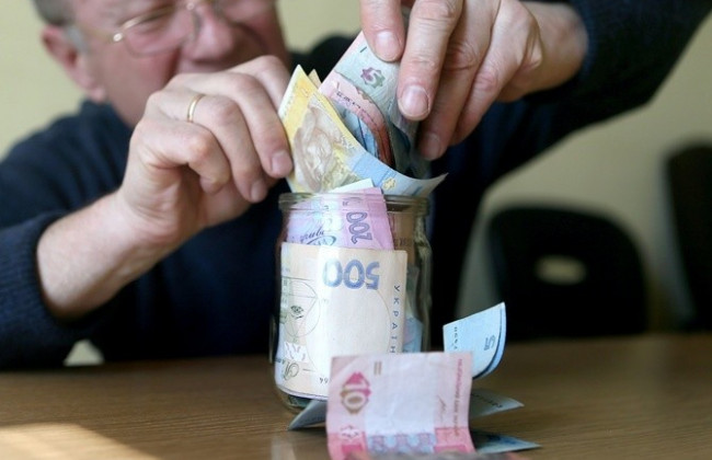 У Донецькій області чиновники та місцеві жителі крали пенсії жителів Донбасу