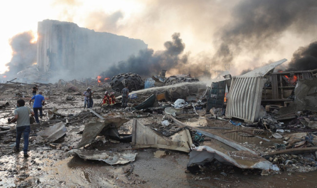 Появились фото из космоса порта Бейрута до и после мощного взрыва