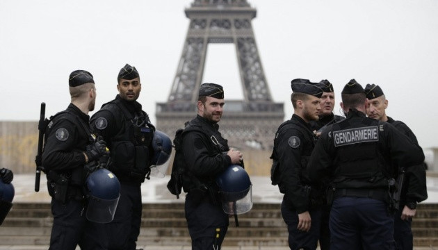 Телефонував 841 раз і ображав жандармів: у Франції заарештували юнака