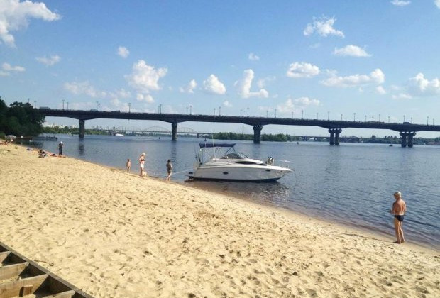 На 11 пляжах Києва заборонено купатися