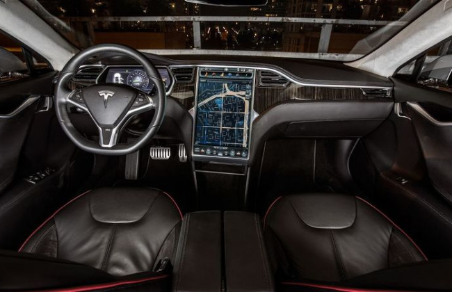 Водитель Tesla лишился прав за регулировку стеклоочистителей