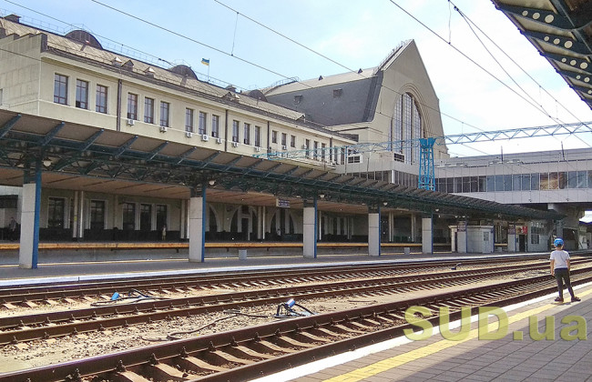 В поезде Харьков—Ужгород разгорелся скандал: трое пьяных дебоширов угрожали начальнику поезда