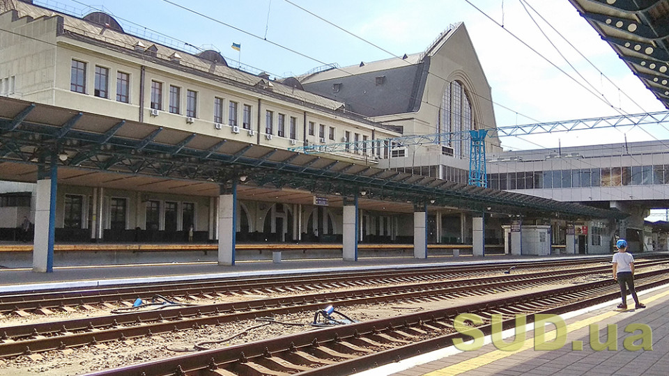 В поезде Харьков—Ужгород разгорелся скандал: трое пьяных дебоширов угрожали начальнику поезда