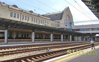 В поезде Харьков—Ужгород разгорелся скандал: трое пьяных дебоширов угрожали начальнику поезда