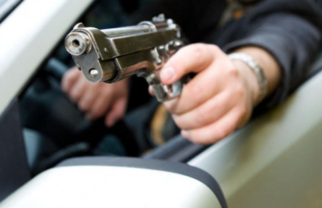 На Київщині водій авто влаштував стрілянину біля світлофора, є постраждалі