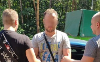 Пострадала девушка: под Киевом мужчина устроил стрельбу