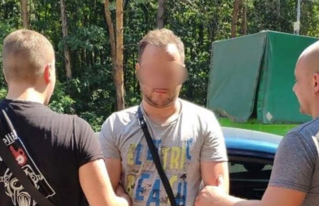 Пострадала девушка: под Киевом мужчина устроил стрельбу