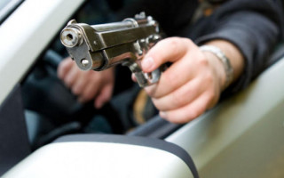 На Київщині водій авто влаштував стрілянину біля світлофора, є постраждалі
