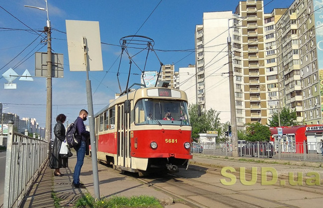 В Киеве вспыхнул пожар в трамвае, видео