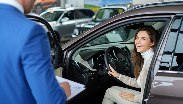 В какие дни чаще всего покупают автомобили