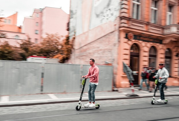 Кличко требует от Bolt убрать все пункты проката самокатов: что произошло