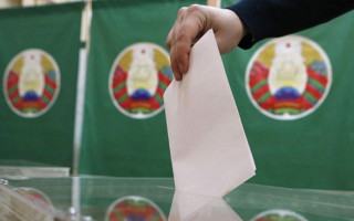 В Беларуси начались выборы президента: в Минск стянули военную технику и блокируют сайты