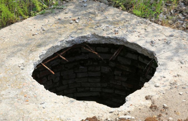 Под Днепром 13-летняя девочка провалилась в заброшенный колодец, видео