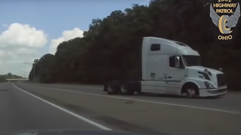 Голливудская погоня: в США водитель грузовика устроил гонки с полицией из-за измены жены, видео