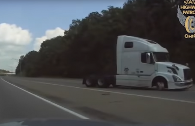 Голливудская погоня: в США водитель грузовика устроил гонки с полицией из-за измены жены, видео