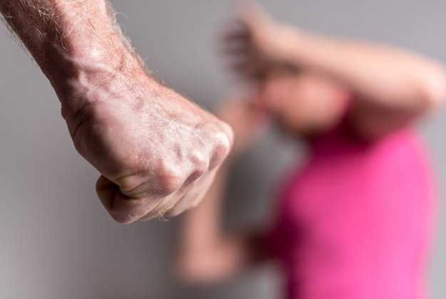 В Киеве горе-сын избивал мать и требовал от нее деньги