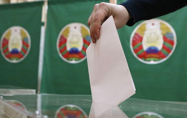 В Беларуси начались выборы президента: в Минск стянули военную технику и блокируют сайты