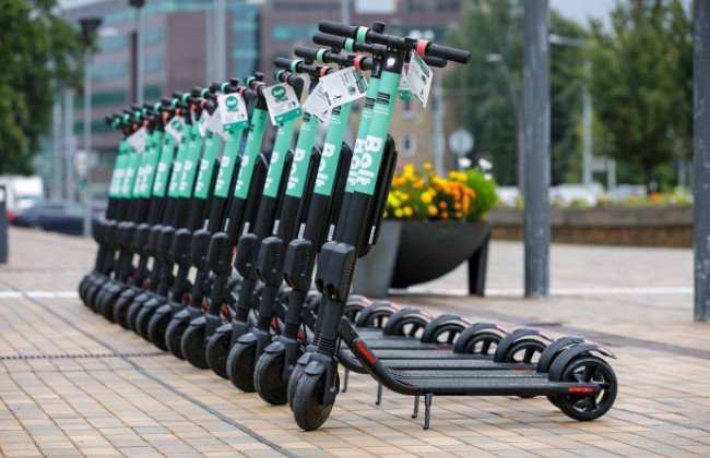 Кличко просить Раду визначити, за якими правилами можуть їздити електросамокати в містах