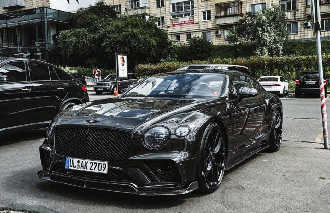 Тюнинг від Mansory і 22-дюймові литі диски: у Києві бачили незвичайний Bentley