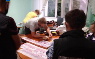 Присвоили премии подчиненных: руководство ПФУ «украло» у работников 200 тысяч гривен