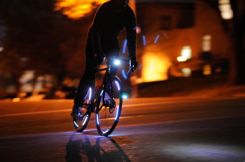 Зупинив стрільбою: у Рівному коп поранив велосипедиста