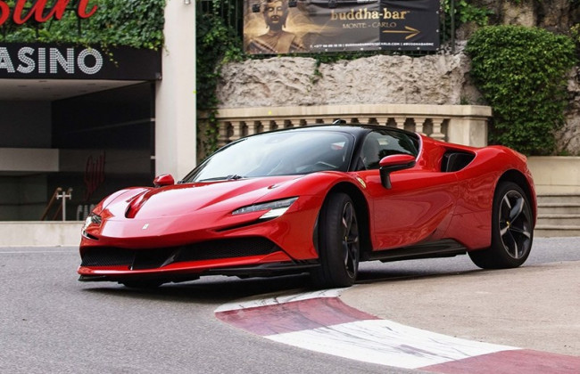 Ferrari отложила выпуск мощнейшего суперкара из-за коронавируса