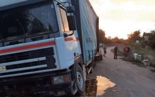 Орудовали «липкие бандиты»: под Николаевом угнали грузовик с 30 бочками меда