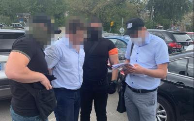 Вимагав хабар за пом’якшення покарання: на Київщині затримали слідчого