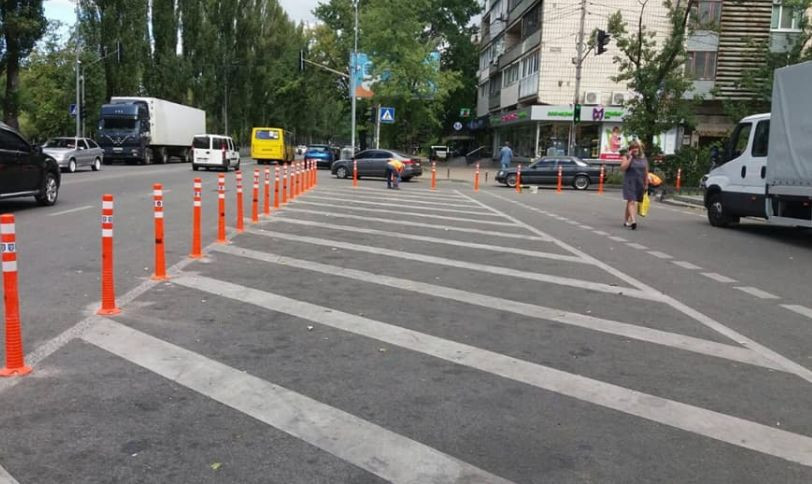 У Києві зухвалим «героям парковки» заблокували дорогу, фото