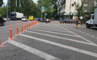 У Києві зухвалим «героям парковки» заблокували дорогу, фото