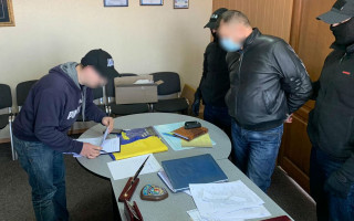 20 000 гривень «відкату» за ігнорування порушень: суд розгляне справу поліцейського