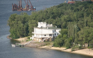 Прокуратура оскаржує комерційне використання популярного пляжу у Києві