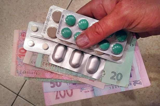 Українці зізналися, скільки коштів витрачають на ліки щомісяця