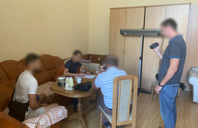 У Дніпрі на хабарництві затримали ректора університету: фото