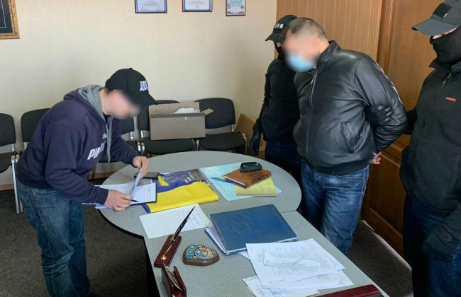 20 000 гривень «відкату» за ігнорування порушень: суд розгляне справу поліцейського