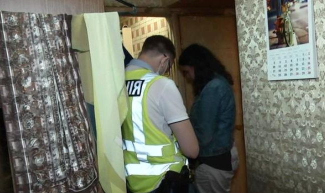 Бил ножом в грудь: в Киеве мужчина убил знакомого