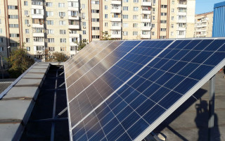 На даху київської багатоповерхівки встановили найбільшу СЕС