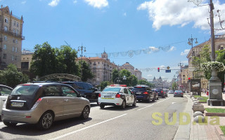 Здійснення обгону на перехресті є прямим порушенням ПДР: судова практика