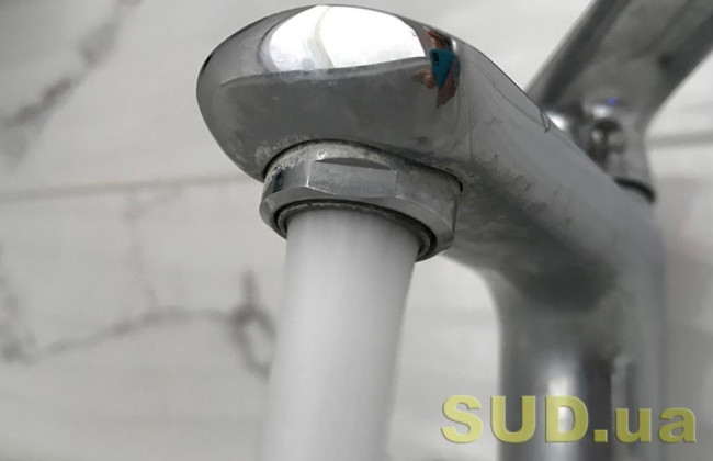 В Киеве 11 улиц оставили без водоснабжения: что произошло
