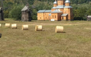 Київський музей створив дивовижну фотозону з сіна: світлини