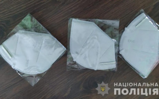На Закарпатті чиновники ОДА закупали неякісні та дешеві маски і костюми для лікарів