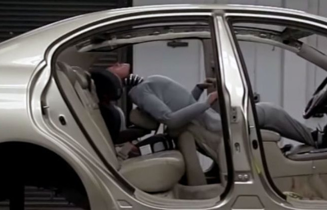 Сиденья в американских автомобилях оказались опасными: видео