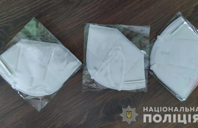 На Закарпатті чиновники ОДА закупали неякісні та дешеві маски і костюми для лікарів