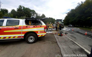 Смертельное ДТП на Прикарпатье: в результате столкновения с трактором погибли три человека, фото, видео