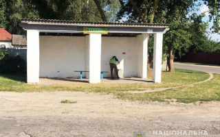 На Чернігівщині автобусну зупинку замінували будильниками