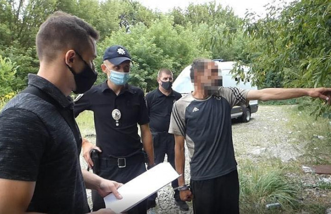 В Киеве 51-летний уголовник пытался изнасиловать девушку: нападавшего задержали