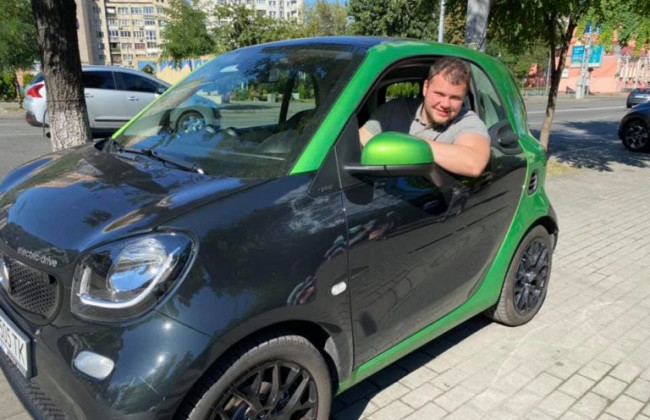 Министр инфраструктуры Криклий показал свой спорткар